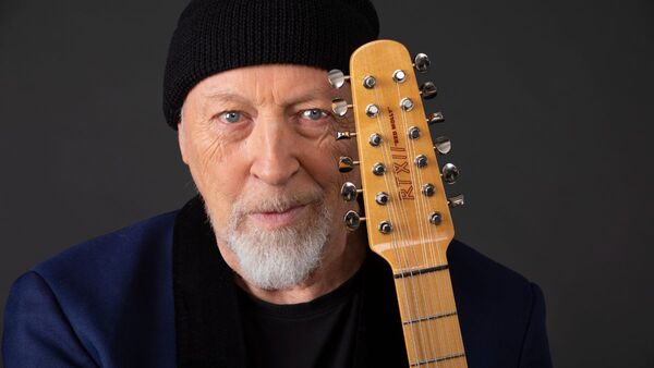 Close up of Richard Thompson holding his electric guitar