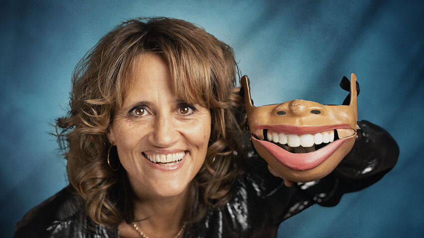 Nina Conti smiling and holding a ventriloquist mouth